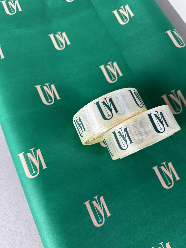 Брендированная тишью с печатью логотипа для упаковки одежды и подарков